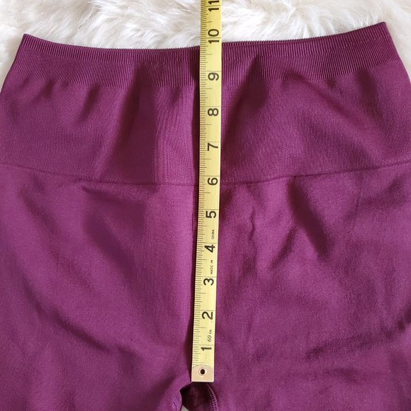 Fabletics Mosaic High Waisted 7/8 Leggings Burgundy Small NWT - Picture 13 of 14